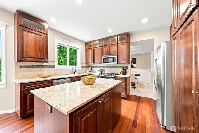 451 211th Avenue NE, Sammamish, WA 98074