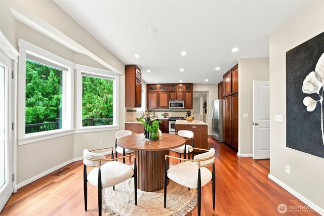 451 211th Avenue NE, Sammamish, WA 98074