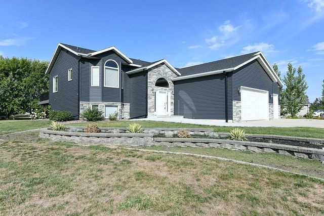 8018 Aquarius Drive, Fargo, ND 58104