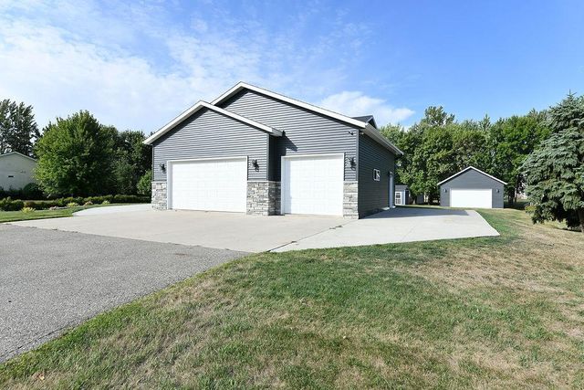 8018 Aquarius Drive, Fargo, ND 58104