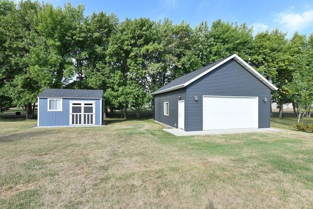 8018 Aquarius Drive, Fargo, ND 58104