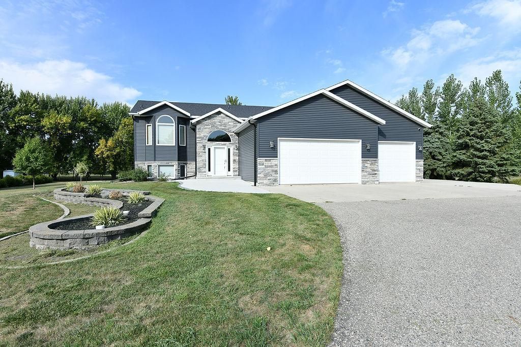 8018 Aquarius Drive, Fargo, ND 58104