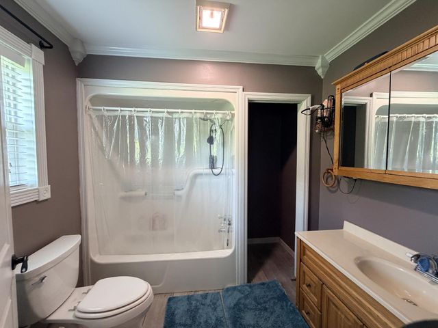 245 County Road 365, Sweetwater, TN 37874