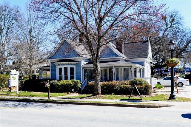 520 Clover Court, Roswell, GA 30075