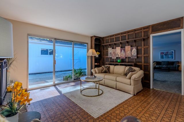 800 Oddstad Boulevard, Pacifica, CA 94044