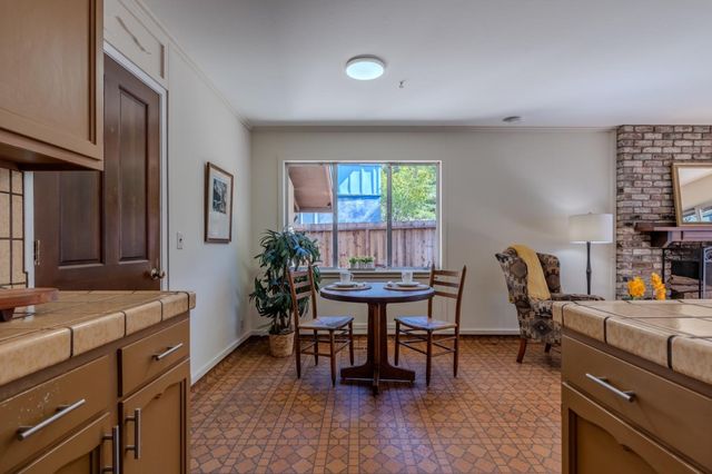 800 Oddstad Boulevard, Pacifica, CA 94044