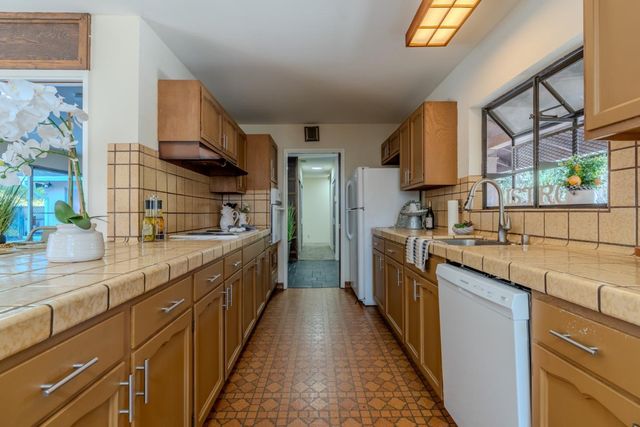 800 Oddstad Boulevard, Pacifica, CA 94044