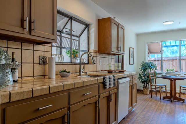 800 Oddstad Boulevard, Pacifica, CA 94044