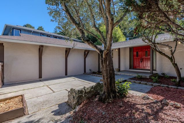 800 Oddstad Boulevard, Pacifica, CA 94044