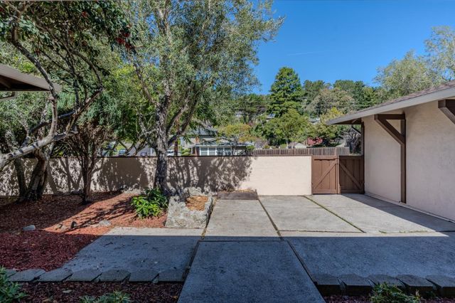 800 Oddstad Boulevard, Pacifica, CA 94044