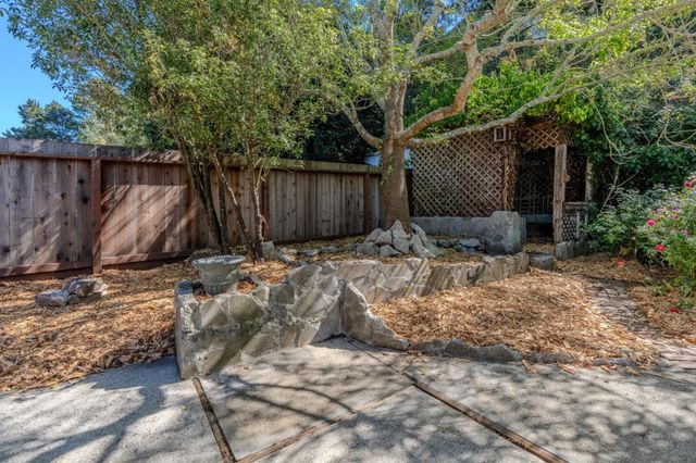 800 Oddstad Boulevard, Pacifica, CA 94044