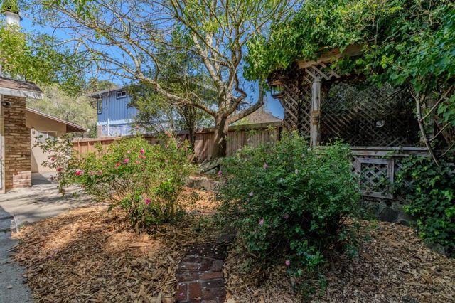 800 Oddstad Boulevard, Pacifica, CA 94044