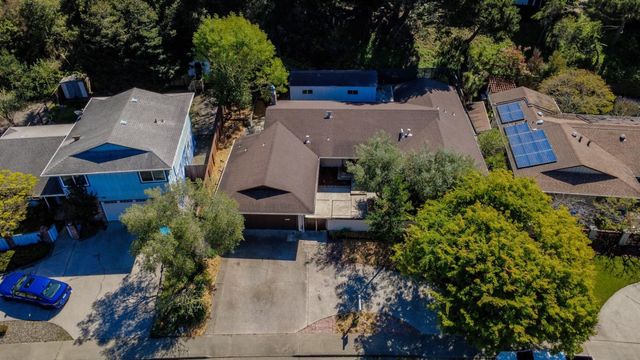 800 Oddstad Boulevard, Pacifica, CA 94044