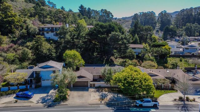 800 Oddstad Boulevard, Pacifica, CA 94044