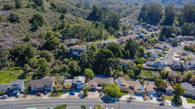 800 Oddstad Boulevard, Pacifica, CA 94044