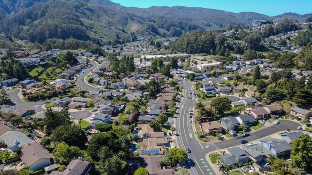 800 Oddstad Boulevard, Pacifica, CA 94044