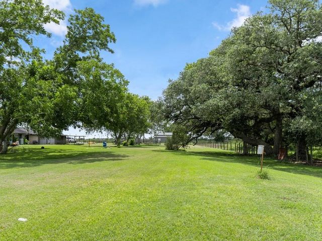 21126 Highway 111, Louise, TX 77455