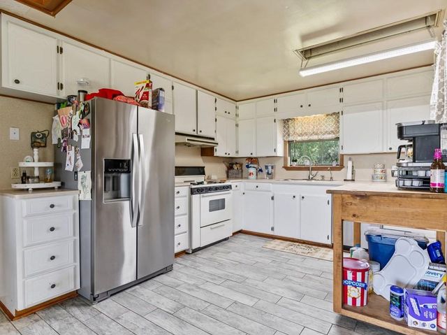 21126 Highway 111, Louise, TX 77455