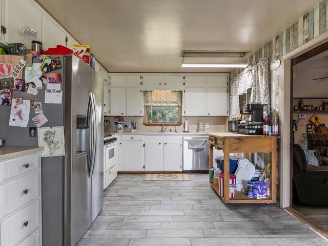 21126 Highway 111, Louise, TX 77455