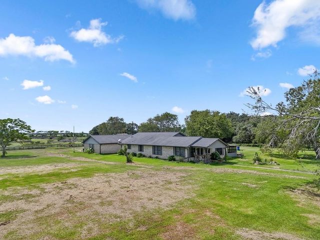 21126 Highway 111, Louise, TX 77455