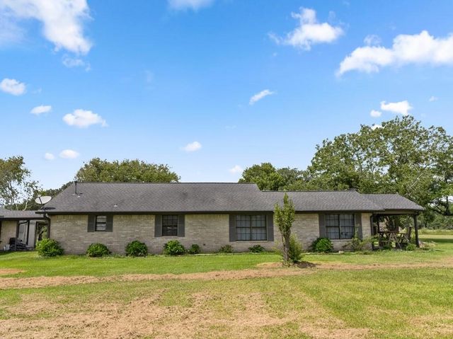 21126 Highway 111, Louise, TX 77455