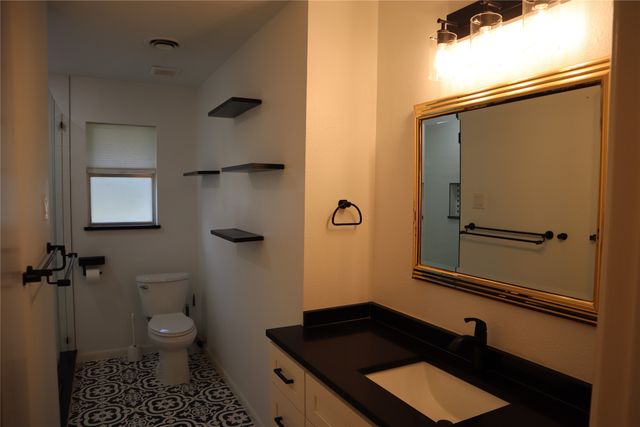 712 Joanna Drive, Hurst, TX 76053