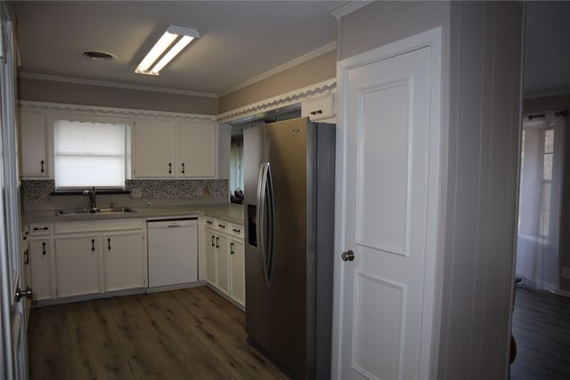 712 Joanna Drive, Hurst, TX 76053