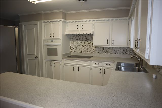 712 Joanna Drive, Hurst, TX 76053