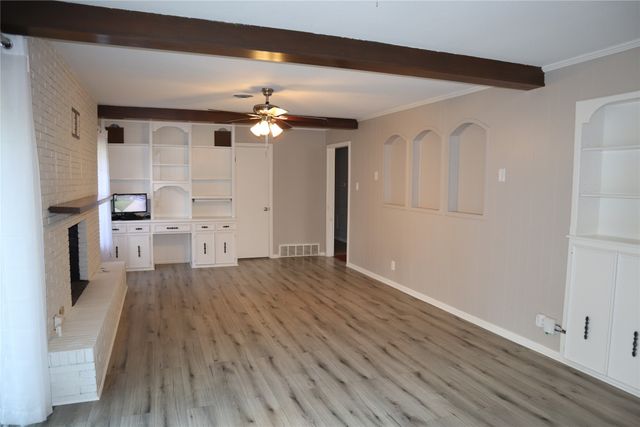 712 Joanna Drive, Hurst, TX 76053