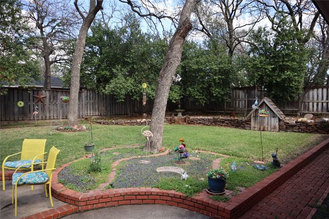 712 Joanna Drive, Hurst, TX 76053