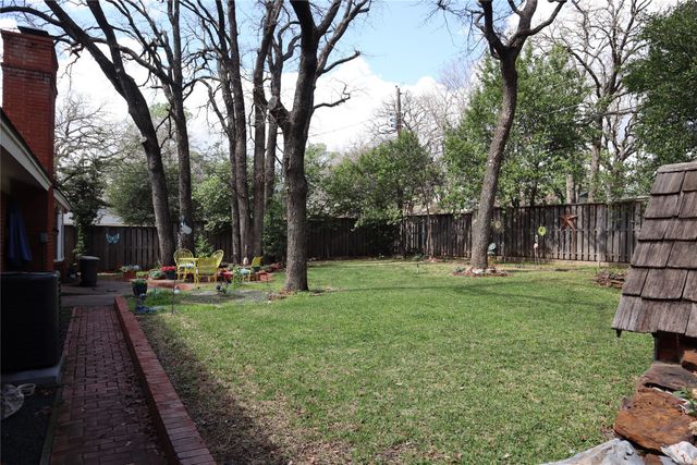 712 Joanna Drive, Hurst, TX 76053