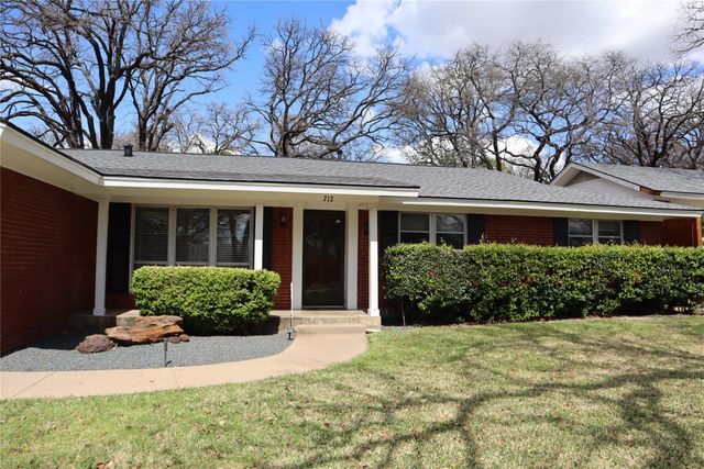 712 Joanna Drive, Hurst, TX 76053