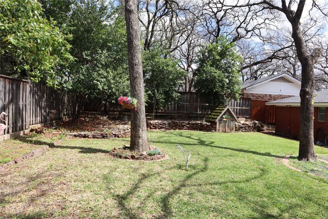 712 Joanna Drive, Hurst, TX 76053
