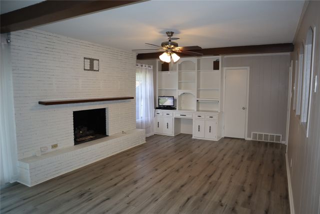 712 Joanna Drive, Hurst, TX 76053