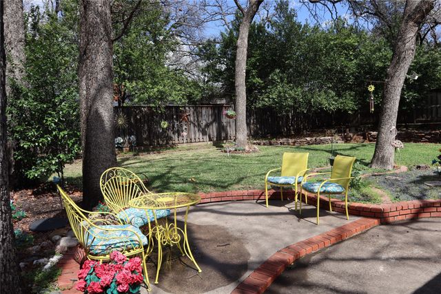 712 Joanna Drive, Hurst, TX 76053