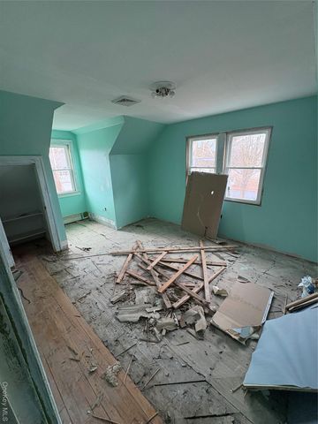 25 Woodcliff Avenue, Poughkeepsie, NY 12603