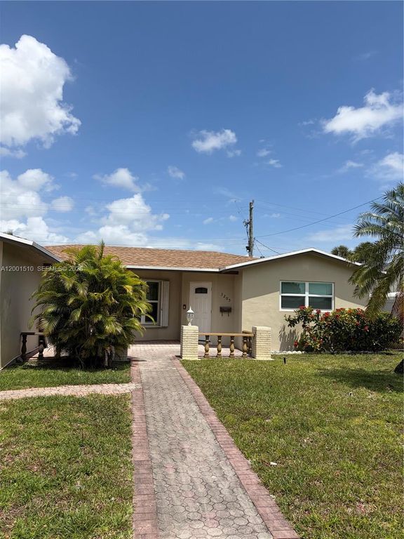 3205 Liberty St, Hollywood, FL 33021