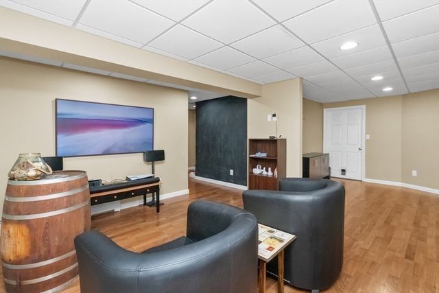 45 Metacomet Avenue, Taunton, MA 02718