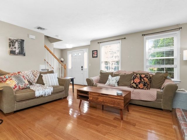 45 Metacomet Avenue, Taunton, MA 02718