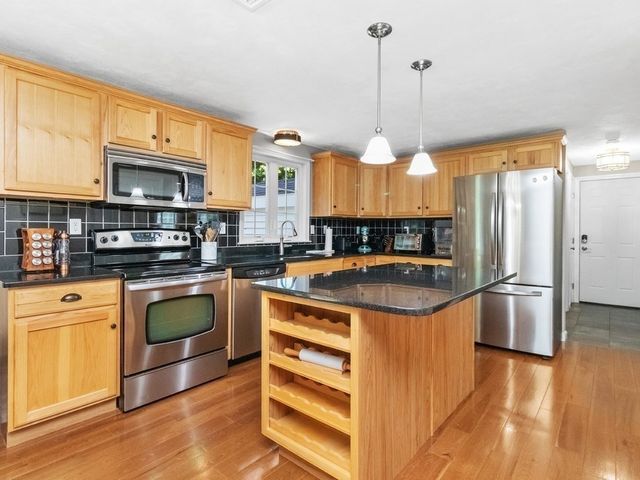 45 Metacomet Avenue, Taunton, MA 02718