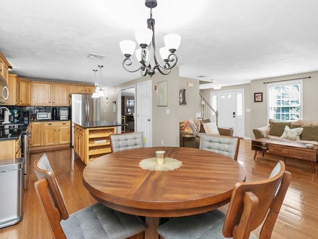 45 Metacomet Avenue, Taunton, MA 02718