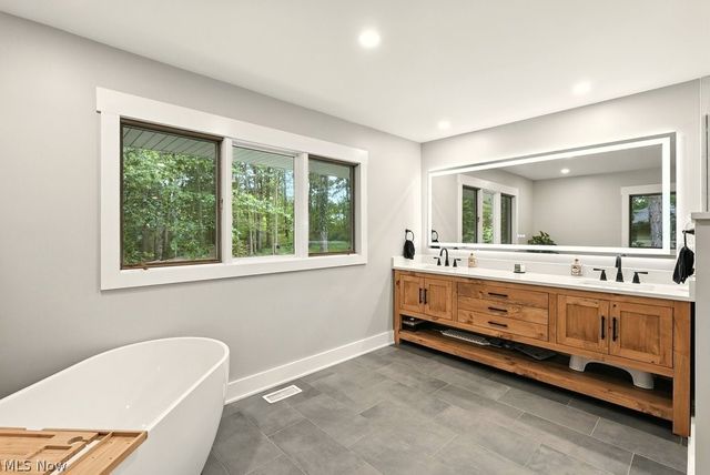 38080 Berkeley Avenue, Moreland Hills, OH 44022