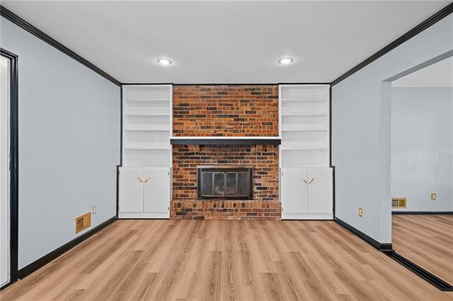 6809 Lakeshore Drive, Kansas City, MO 64133