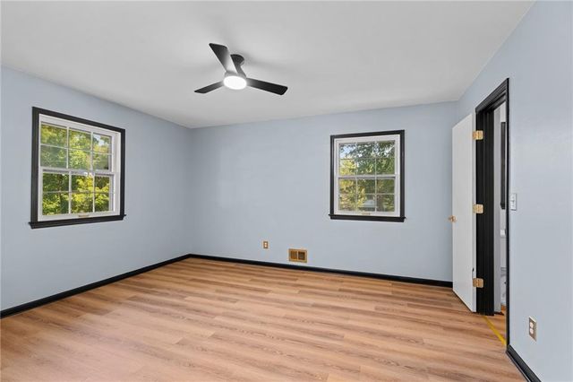 6809 Lakeshore Drive, Kansas City, MO 64133