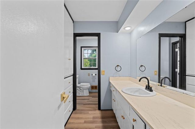 6809 Lakeshore Drive, Kansas City, MO 64133