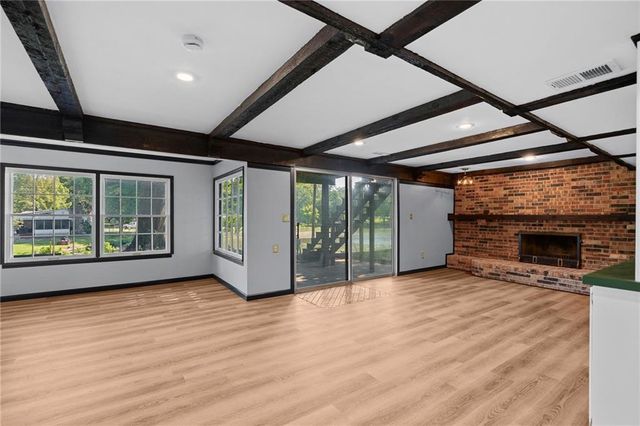 6809 Lakeshore Drive, Kansas City, MO 64133