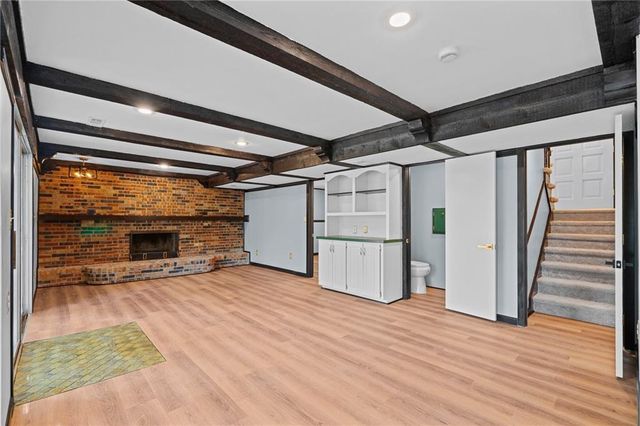 6809 Lakeshore Drive, Kansas City, MO 64133