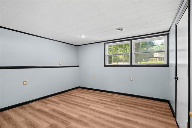 6809 Lakeshore Drive, Kansas City, MO 64133