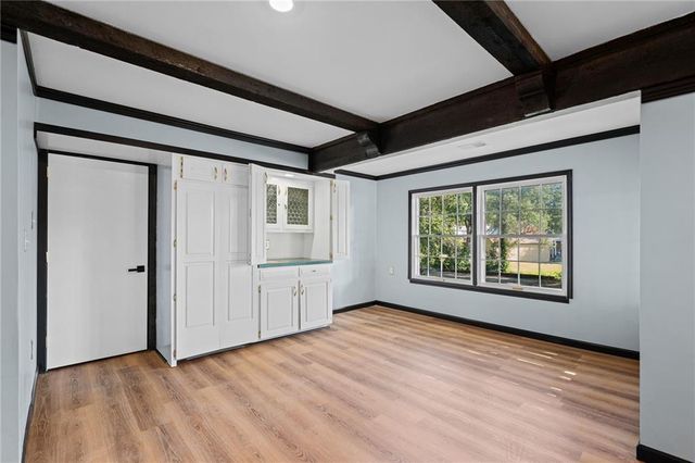 6809 Lakeshore Drive, Kansas City, MO 64133