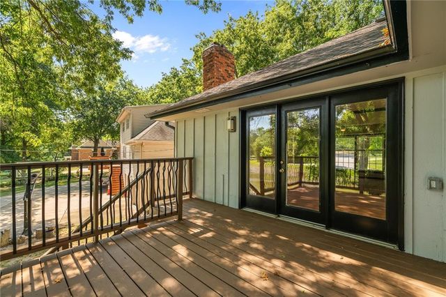 6809 Lakeshore Drive, Kansas City, MO 64133